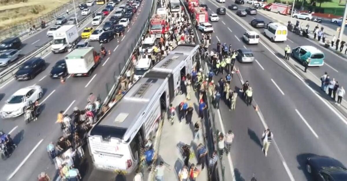 Sefaköy’de iki metrobüs çarpıştı: 1 ölü, 53 yaralı, 4 gözaltı