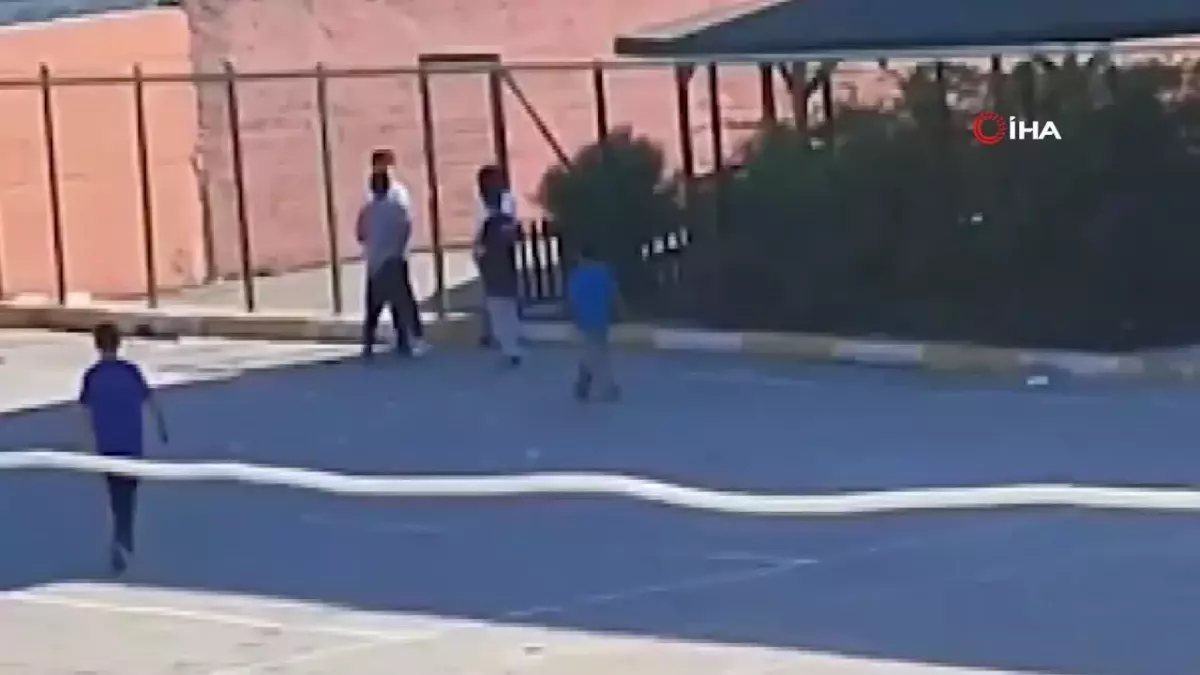 Ortaokulda Bıçaklı Tehdit