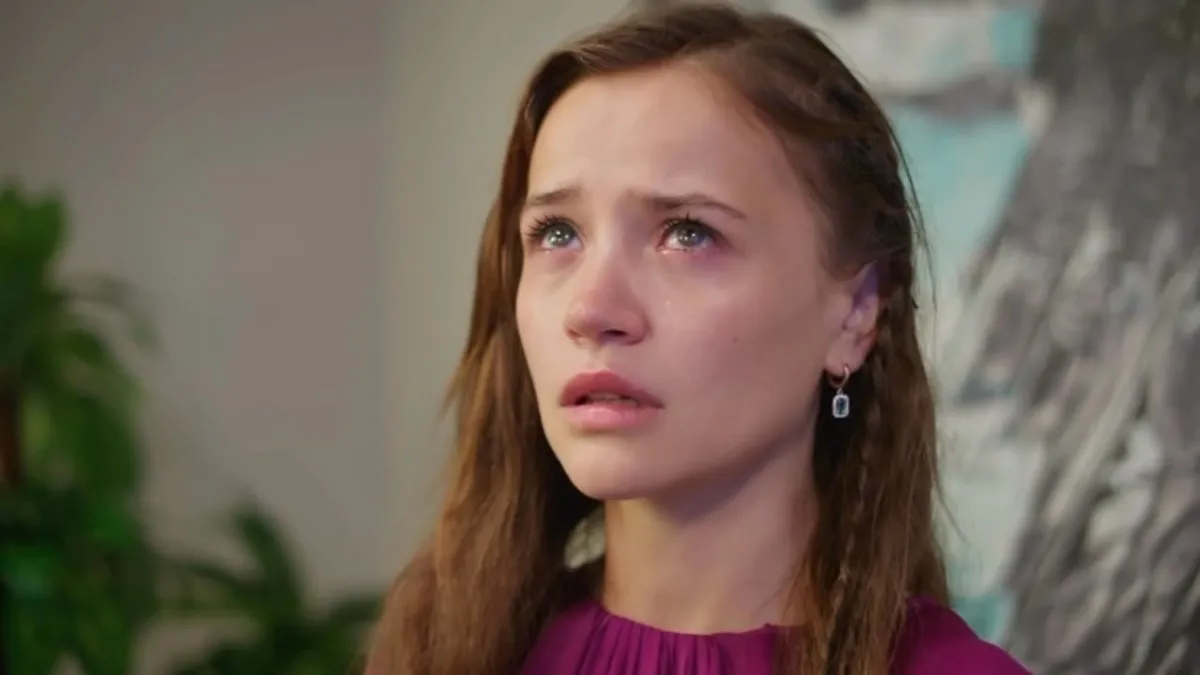 Meğer oyunculuktan önce… Kan Çiçekleri’nin yıldızı Yağmur Yüksel’in gerçek mesleği çok şaşırtıcı!