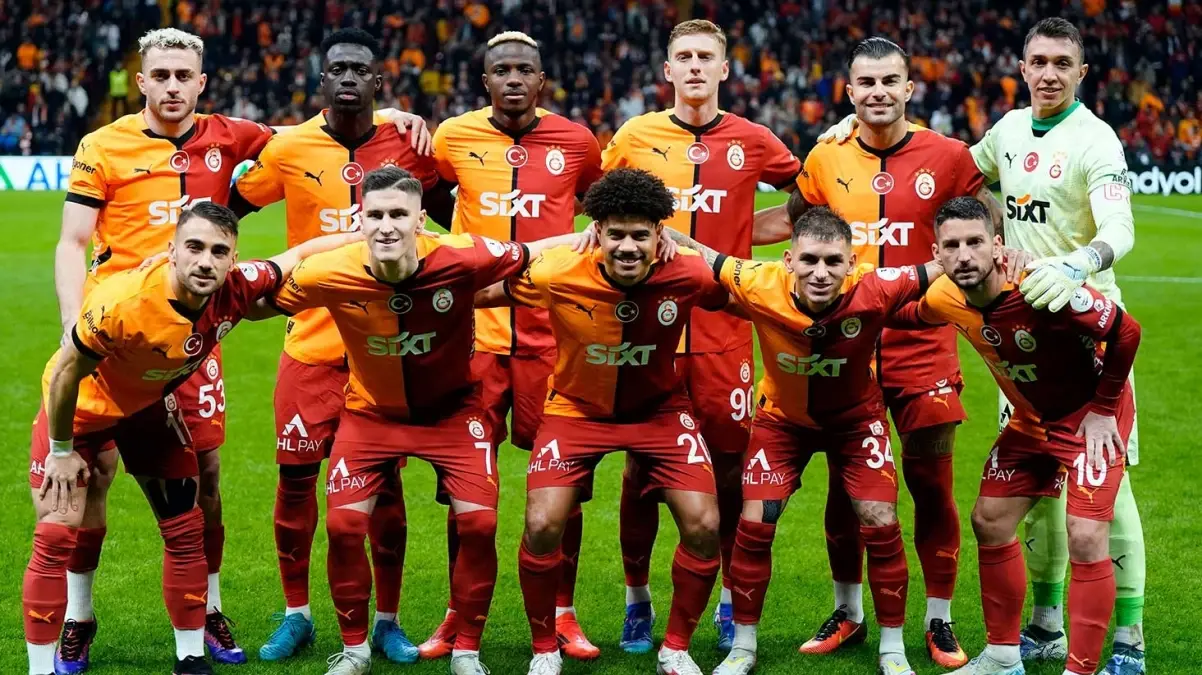 Galatasaray’da korkutan sakatlık: Yıldız futbolcu, sahayı sedyeyle terk etti