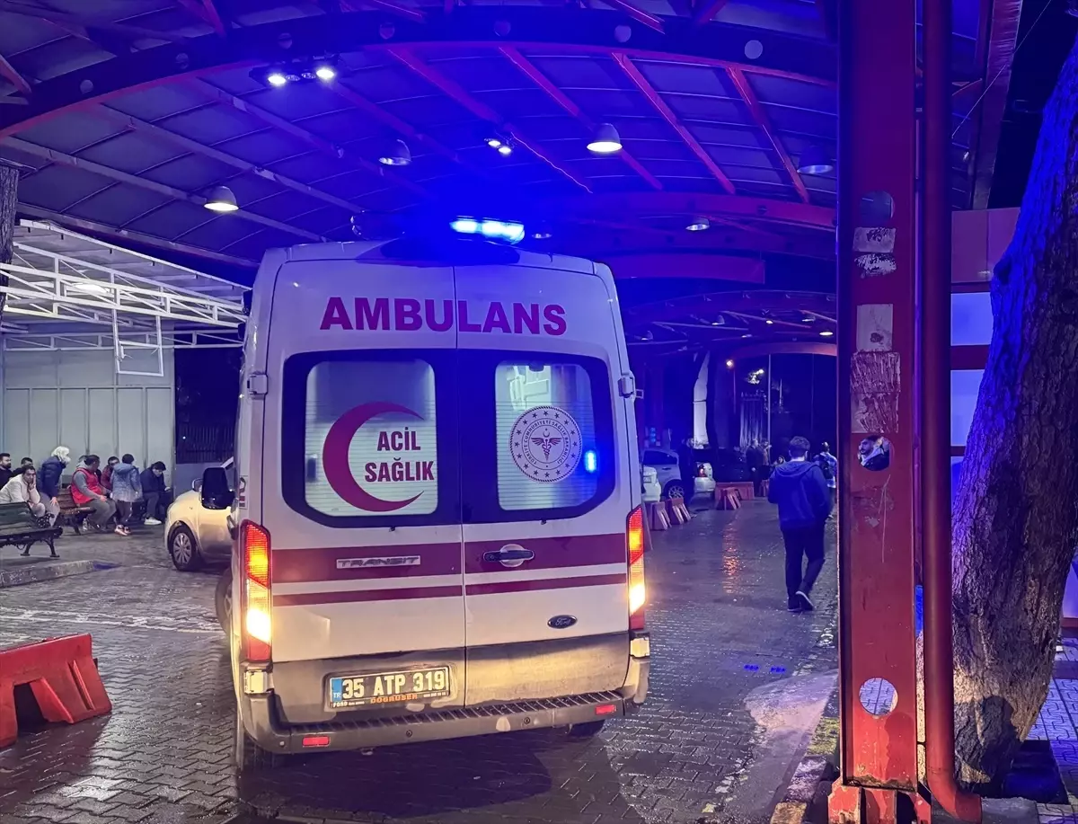 İzmir’de Parkta Bıçaklı Kavga: 1 Yaralı