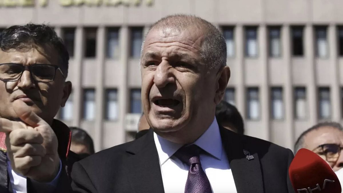 Ümit Özdağ’a destek için kurulan çadır ‘tünel kazılabileceği’ gerekçesiyle söküldü