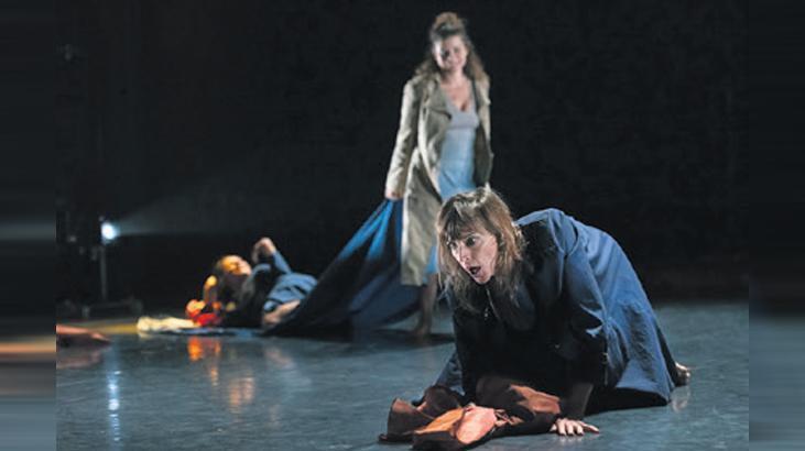 Kadınların kaleminden sahneye