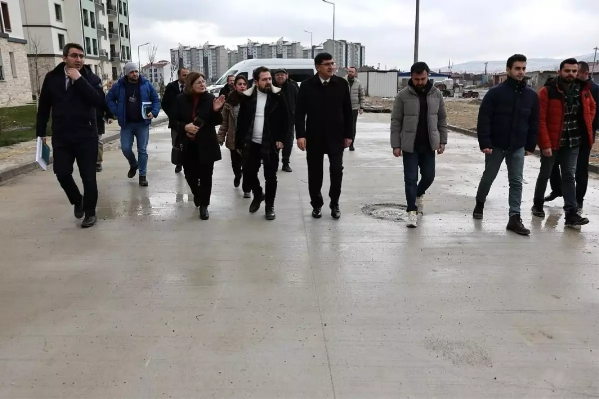 Kütahya Belediye Başkanı Kahveci’den TOKİ Konutları Ziyareti