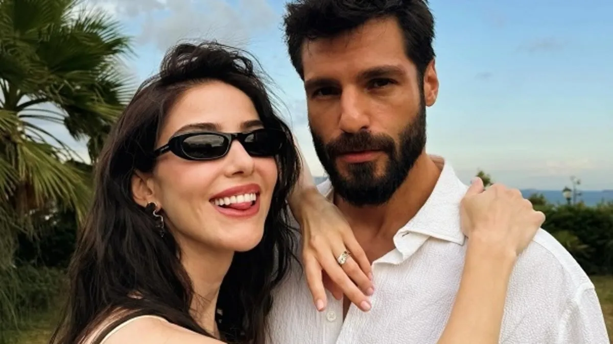 Yıllar geçiyor onların aşkları bitmiyor! Özge Gürel’e Serkan Çayoğlu’ndan sürpriz kutlama: Bakın aşkını bir kez daha nasıl ilan etti…