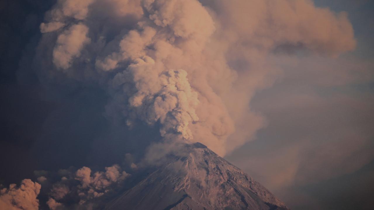 Guatemala’daki Fuego Yanardağı patladı