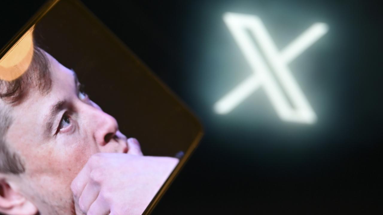 Musk: X’e büyük bir siber saldırı yapılıyor