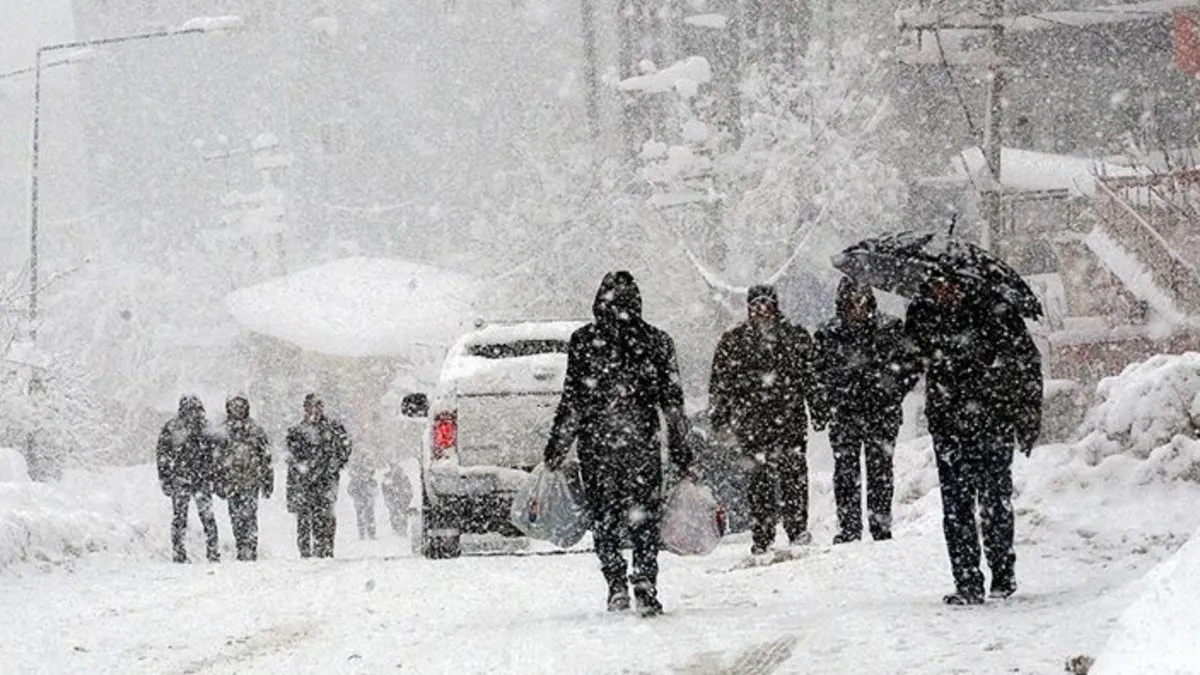 İstanbul ve Ankara için kar alarmı! Meteoroloji’den uyarılar peş peşe geldi saat verildi