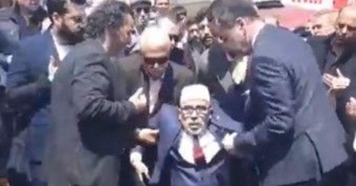 Türkeş’i anma programında dua eden imam bayıldı